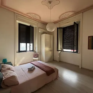 https://deodato-guesthouse.catania-hotels.net
